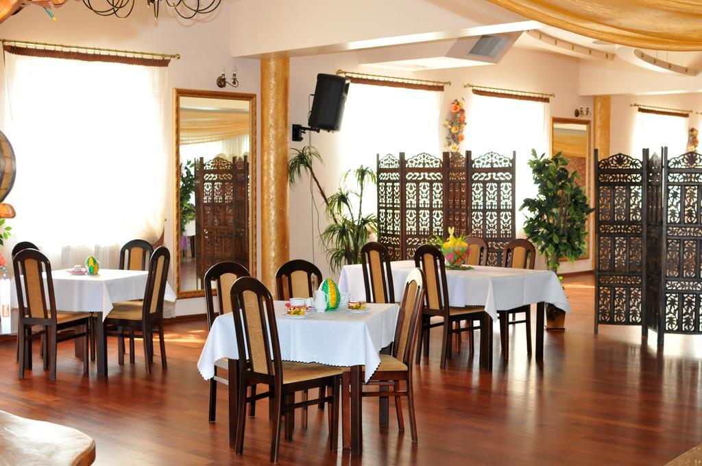 Hotel Restauracja Lorenzo Stopnica Buitenkant foto