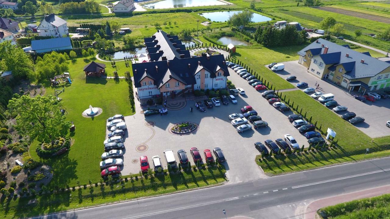 Hotel Restauracja Lorenzo Stopnica Buitenkant foto